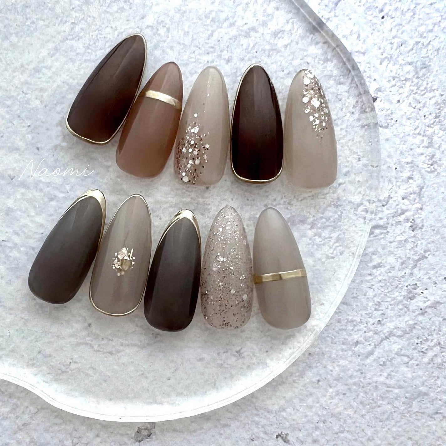 naomi on LIPS 「秋っぽcolor♡#シンプルネイル#グリッターネイル#ブラ..」(1枚目)