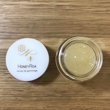 リップケア。

(*ö)VECUA Honey
【HONEY ROA Honey lip gommage r】
唇がくすんできたので、ケアを。
大好きなハチミツの香りなので、使っていて癒されます！
スク