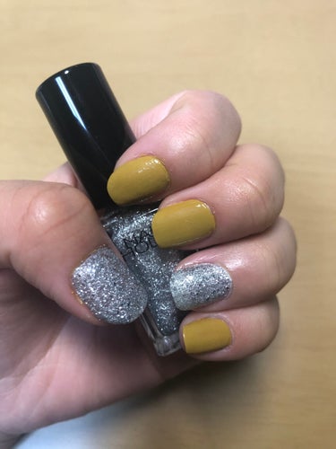 セルフネイル💅💗

使用したカラー

・ネイルホリック アートSV082
・キャンメイク カラフルネイルズ N13
・デュカート クイックトップコートⅡ

最近思ったのが、ダイソーで買ったネイルより圧倒