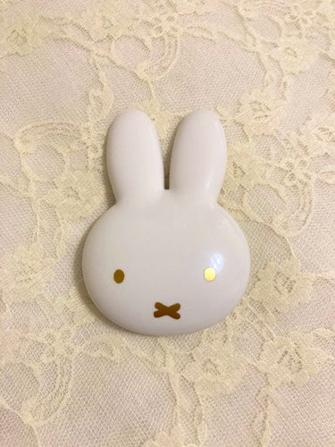 粧美堂　miffy Lip&Cheek（02.Red）
今回は初めてミッフィーコスメを購入してきたので紹介します✨

この商品はリップとチークに使えるマルチバームのような商品です。

私は02 Redと