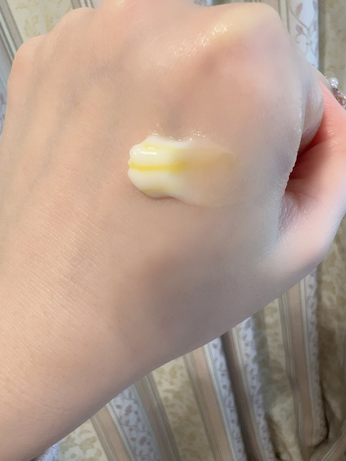 ホワイトトリュフダブルモイスチャークリーム/ダルバ/フェイスクリームを使ったクチコミ(2枚目)