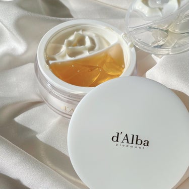 d'Alba ダルバ ホワイトトリュフダブルセラム＆クリーム✨

こちらはクリームとセラムが別々に入っていて、自分で混ぜて使う面白いスキンケア😳
その日の肌の調子次第で自分で割合を調節できるんです✨

