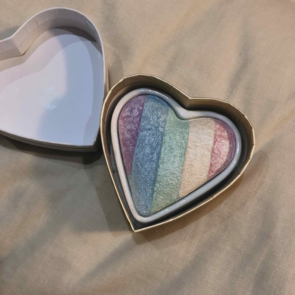 ハートハイライター ユニコーンハート/MAKEUP REVOLUTION/パウダーハイライトを使ったクチコミ（2枚目）
