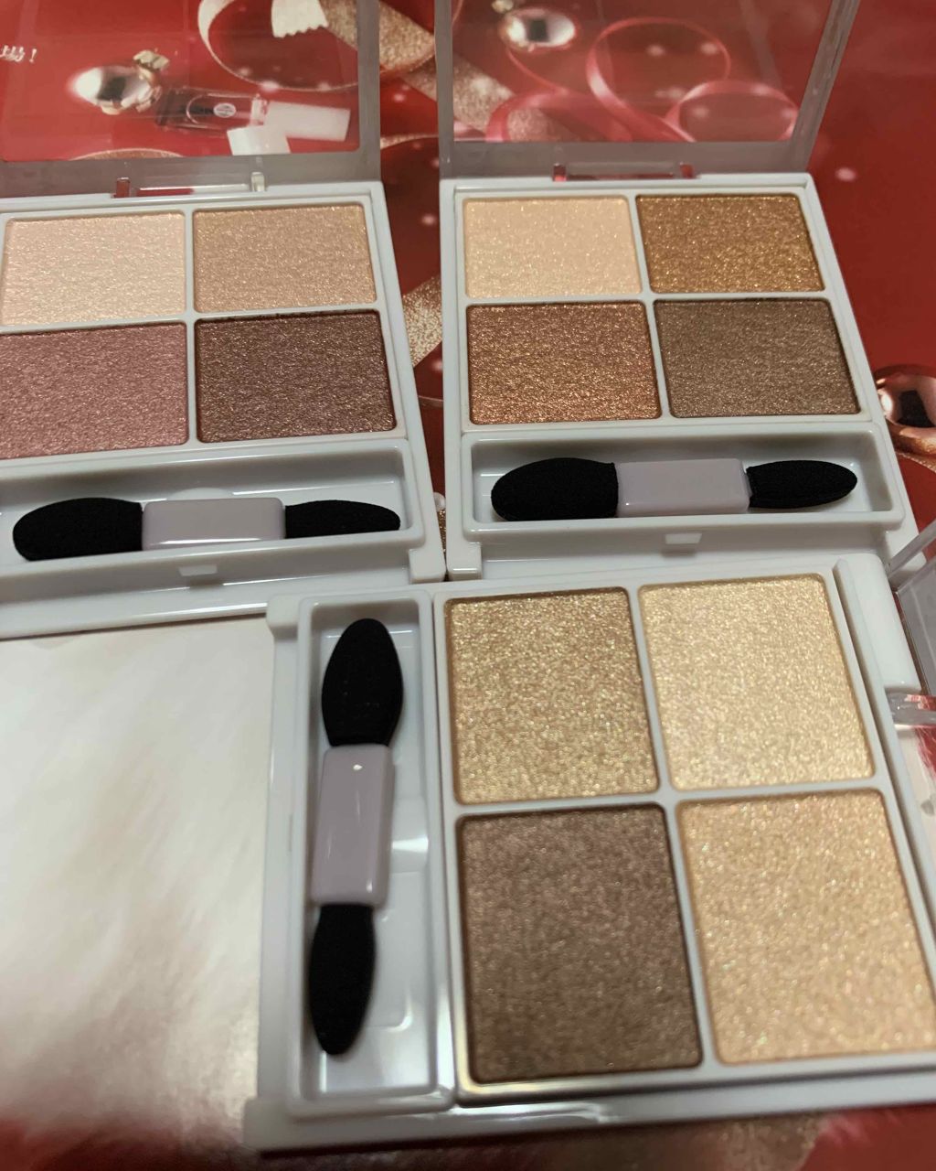 今年特に沢山クリスマスコスメを買ってしまったのでコレは見送りって思ってたけど、こぞって「今までのキャンメイク のアイシャドウの中で最高！」とレビューされているので買ってしまった…。
確かに粉質とラメ感が今までと違う！
なんか、クリームとパウ