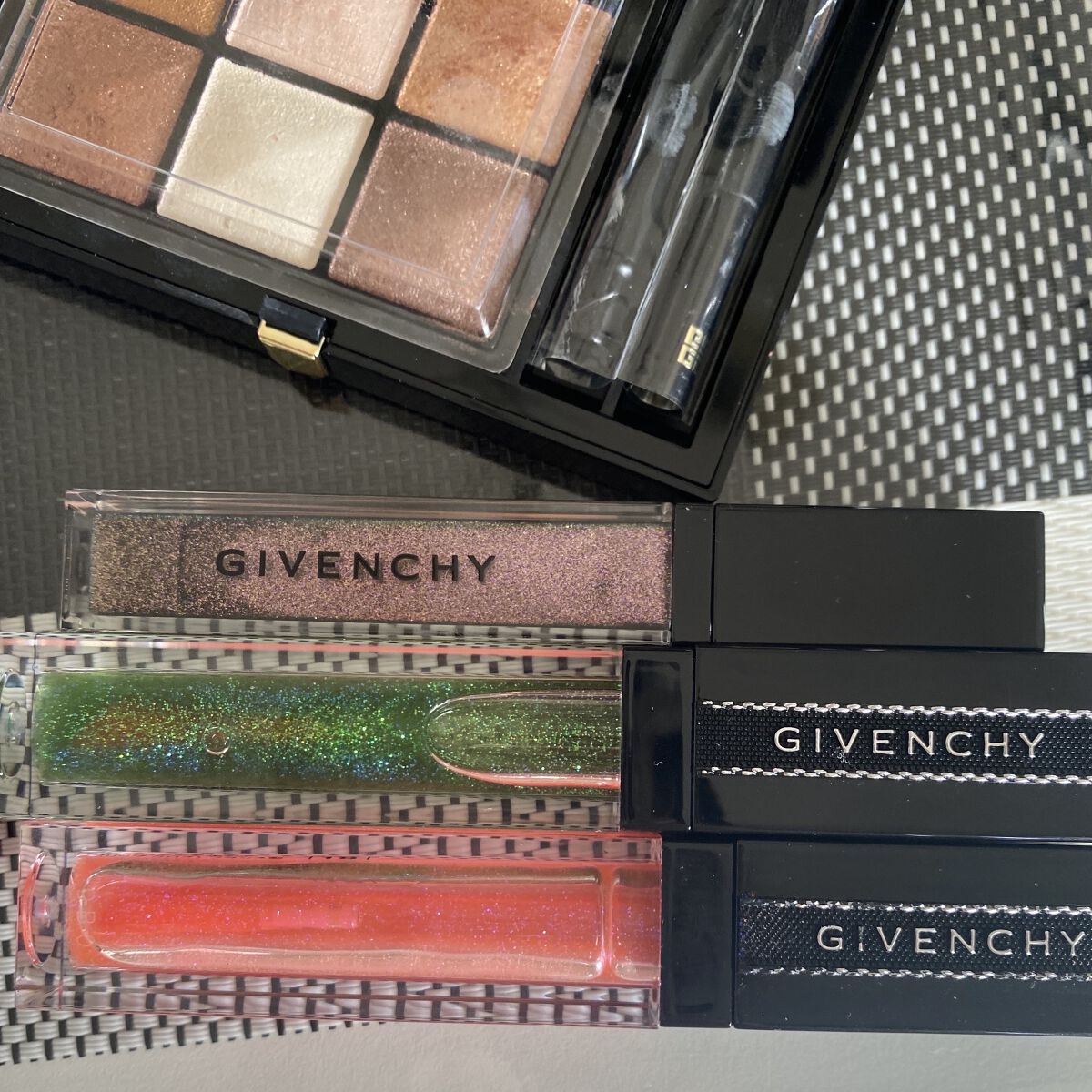 ルージュ・ジバンシイ No.306 カーマイン・エスカルパン/GIVENCHY/ハイライト・シェーディングを使ったクチコミ（3枚目）