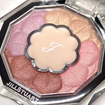 ジルスチュアート ブルームクチュール アイズ 04 sunlit ranunculus /JILL STUART/アイシャドウパレットを使ったクチコミ(3枚目)