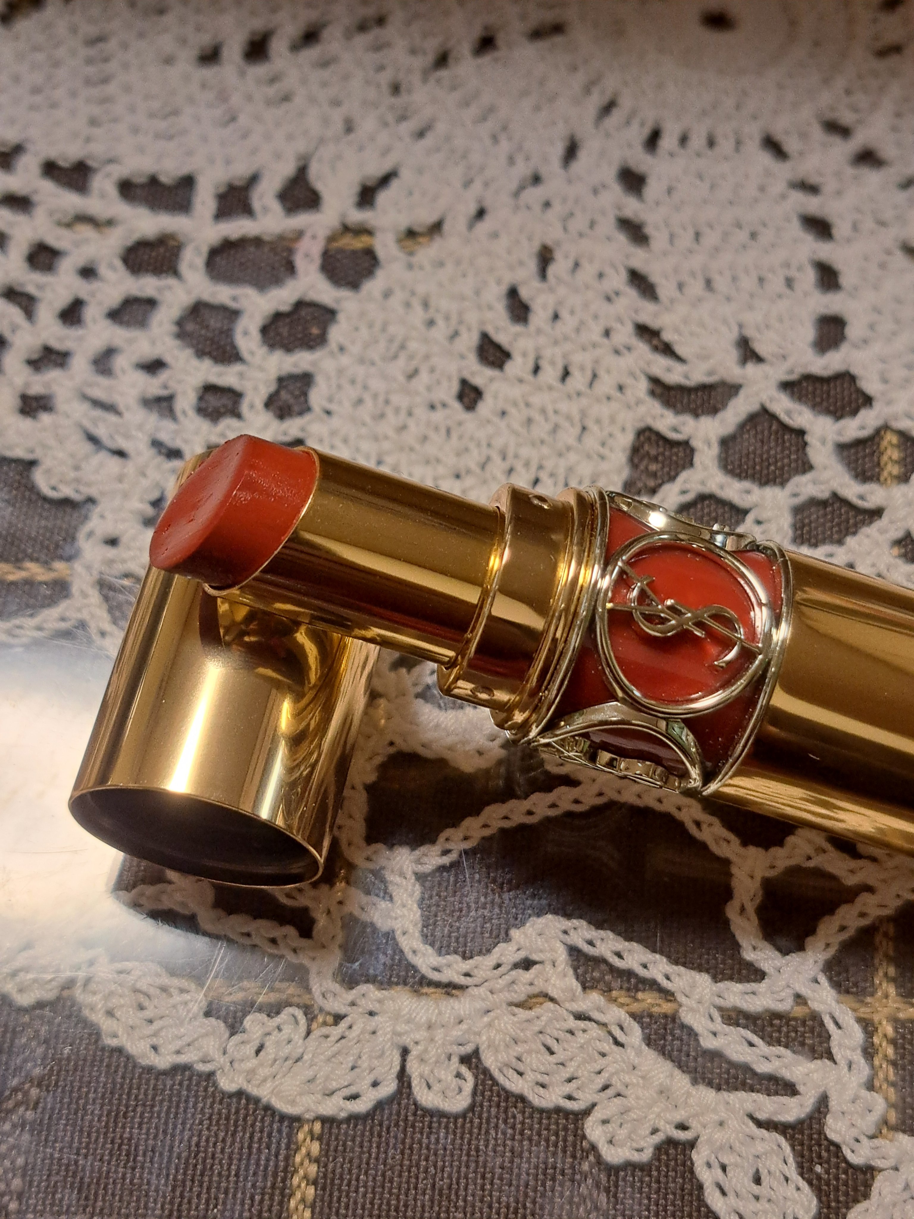 ルージュ ヴォリュプテ シャイン 080 チリ チュニック/YVES SAINT LAURENT BEAUTE/口紅を使ったクチコミ（2枚目）