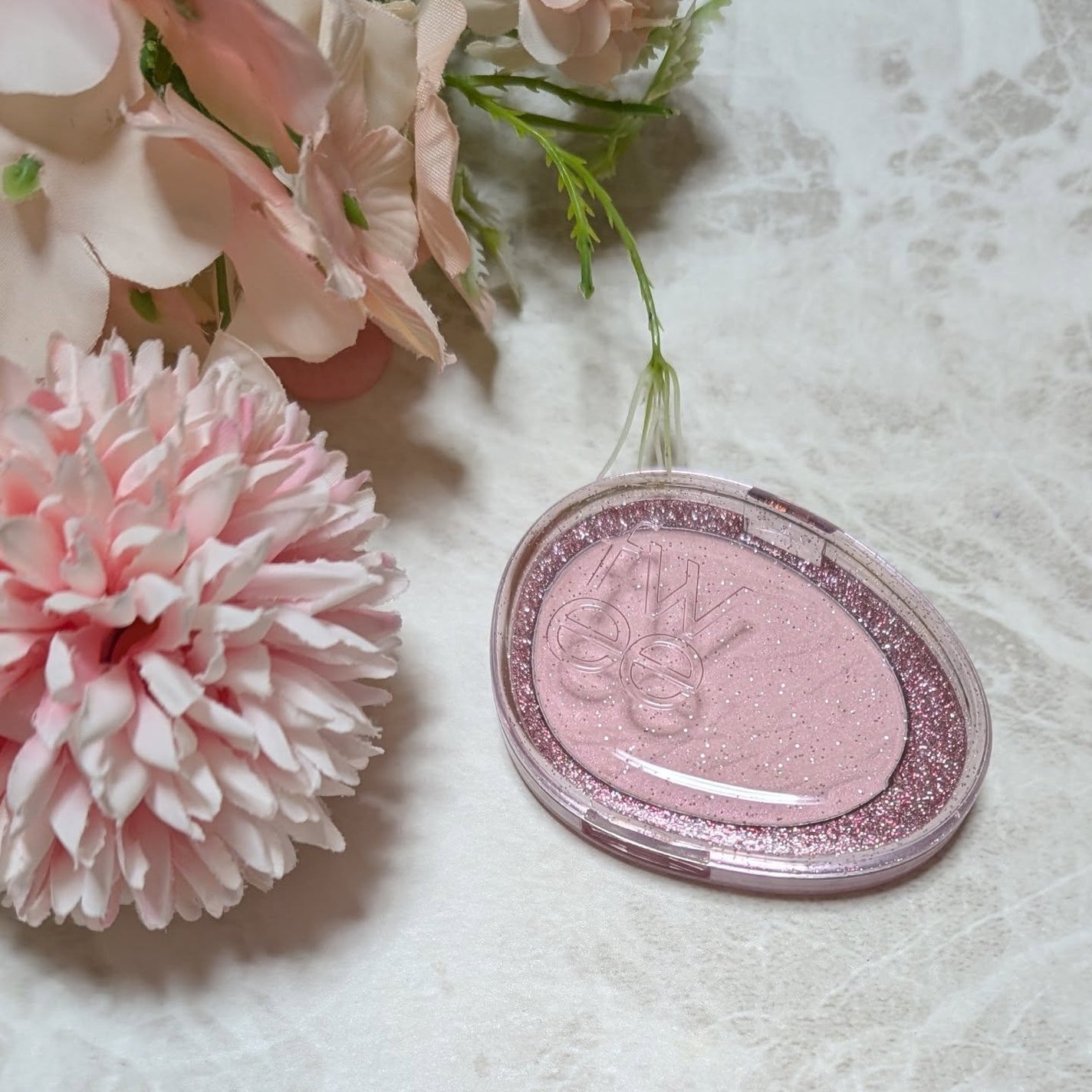 フィー グリッツストーンハイライター/fwee/パウダーハイライトを使ったクチコミ(3枚目)