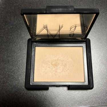 NARS ブラッシュ 4024 NICO

チークを入れるのが苦手で購入してみたところ
かなり気に入りました！

どうしてもチークが濃くなりがちだったのですが、これでぼかすと自然な仕上がりになります✨
