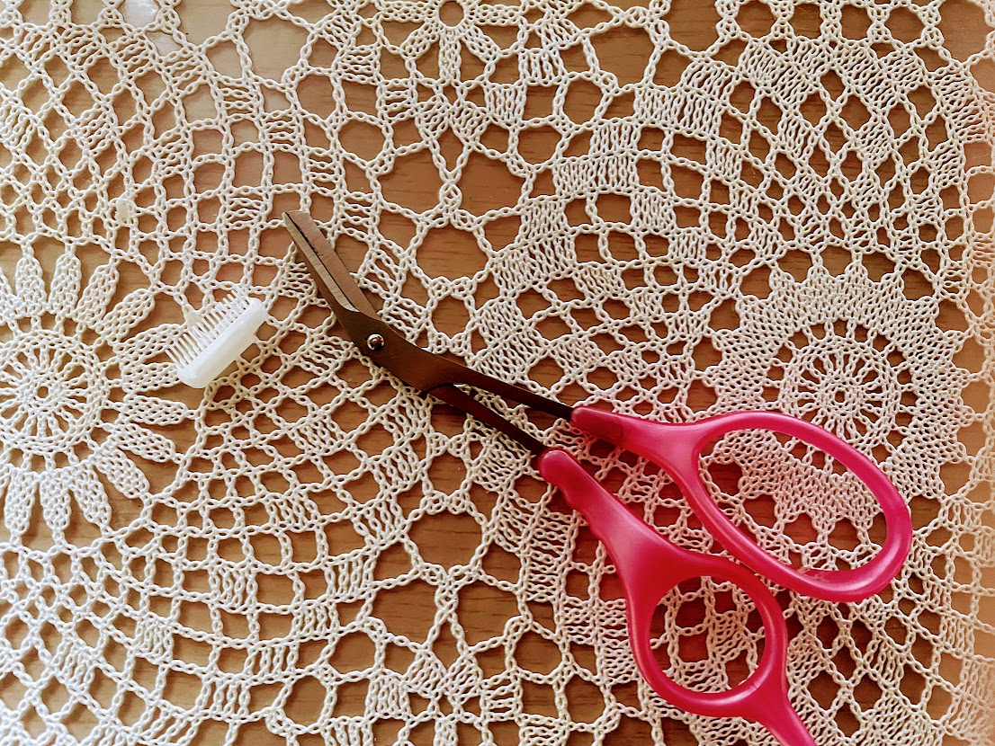 クシ付きマユハサミDX/貝印/その他化粧小物を使ったクチコミ（2枚目）