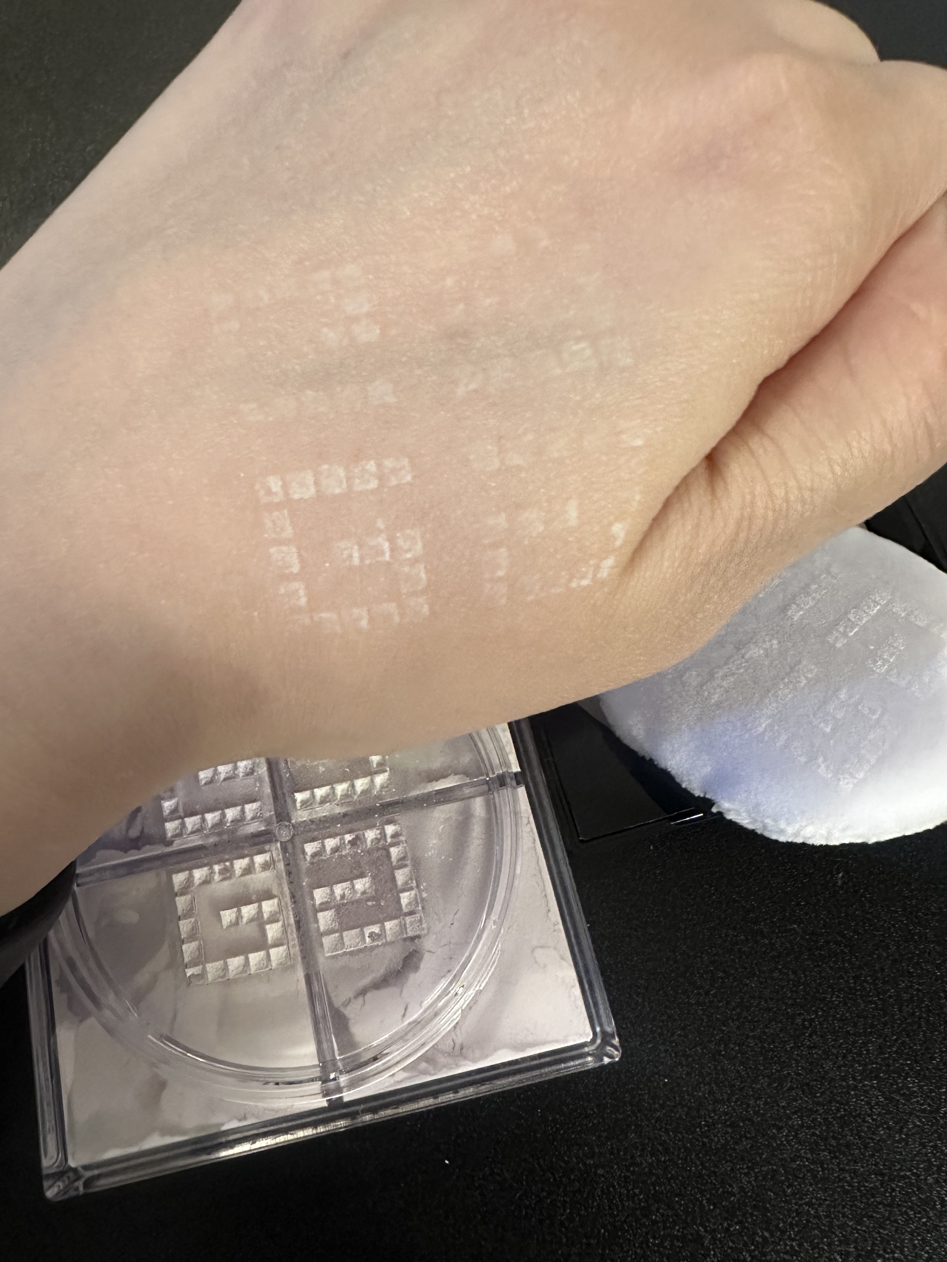 プリズム・リーブル/GIVENCHY/ルースパウダーを使ったクチコミ（2枚目）