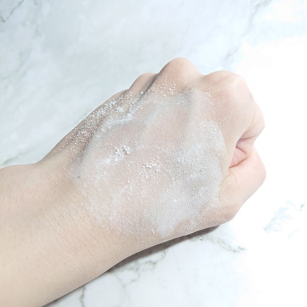 ミネラルUVボディパウダー(旧)/エトヴォス/ボディパウダーを使ったクチコミ（3枚目）