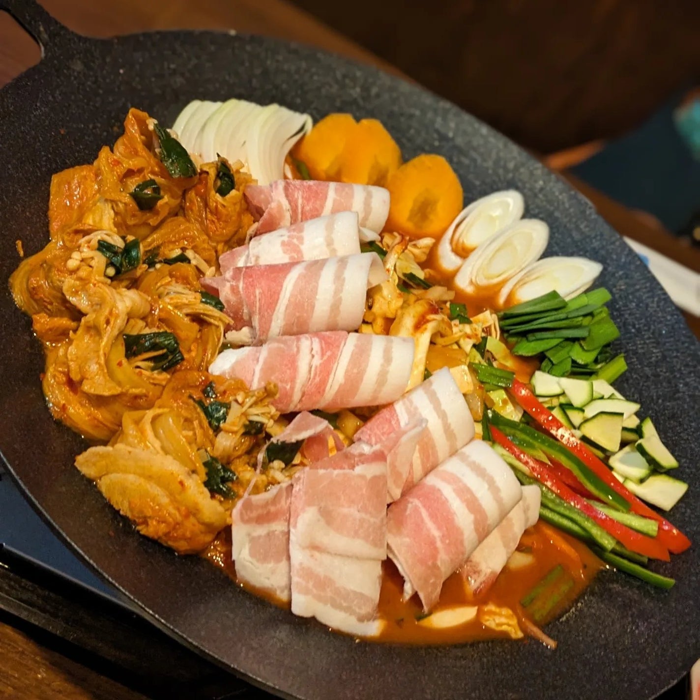 真紅 on LIPS 「韓国料理豚友家様でチーズサムギョプサルキムチ巻きチーズキンパを..」(2枚目)