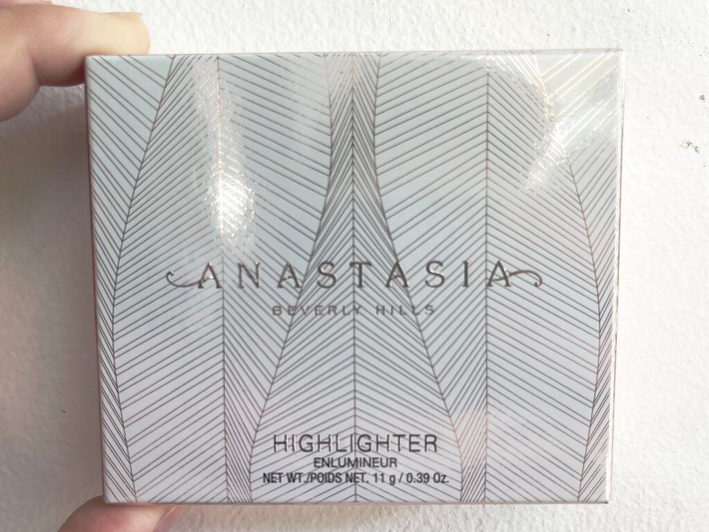 iced out ハイライター/アナスタシア ビバリーヒルズ/パウダーハイライトを使ったクチコミ(2枚目)