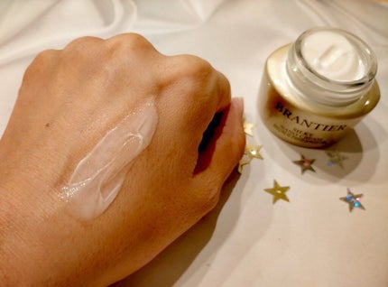 こころん❤ on LIPS 「リッチなコクのあるテクスチャなのに肌で溶けてたっぷり浸透✨新次..」(4枚目)