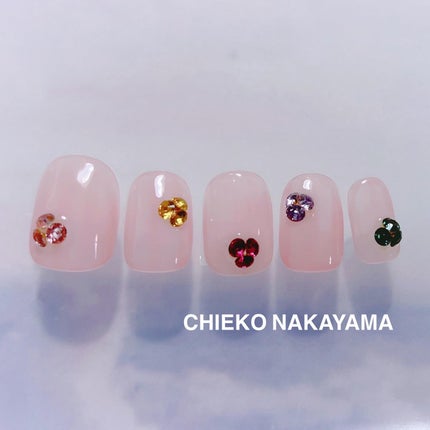 なかやまちえこ on LIPS 「カラフル🌈365日ネイル313日め以前お客様に施術したネイルの..」(1枚目)