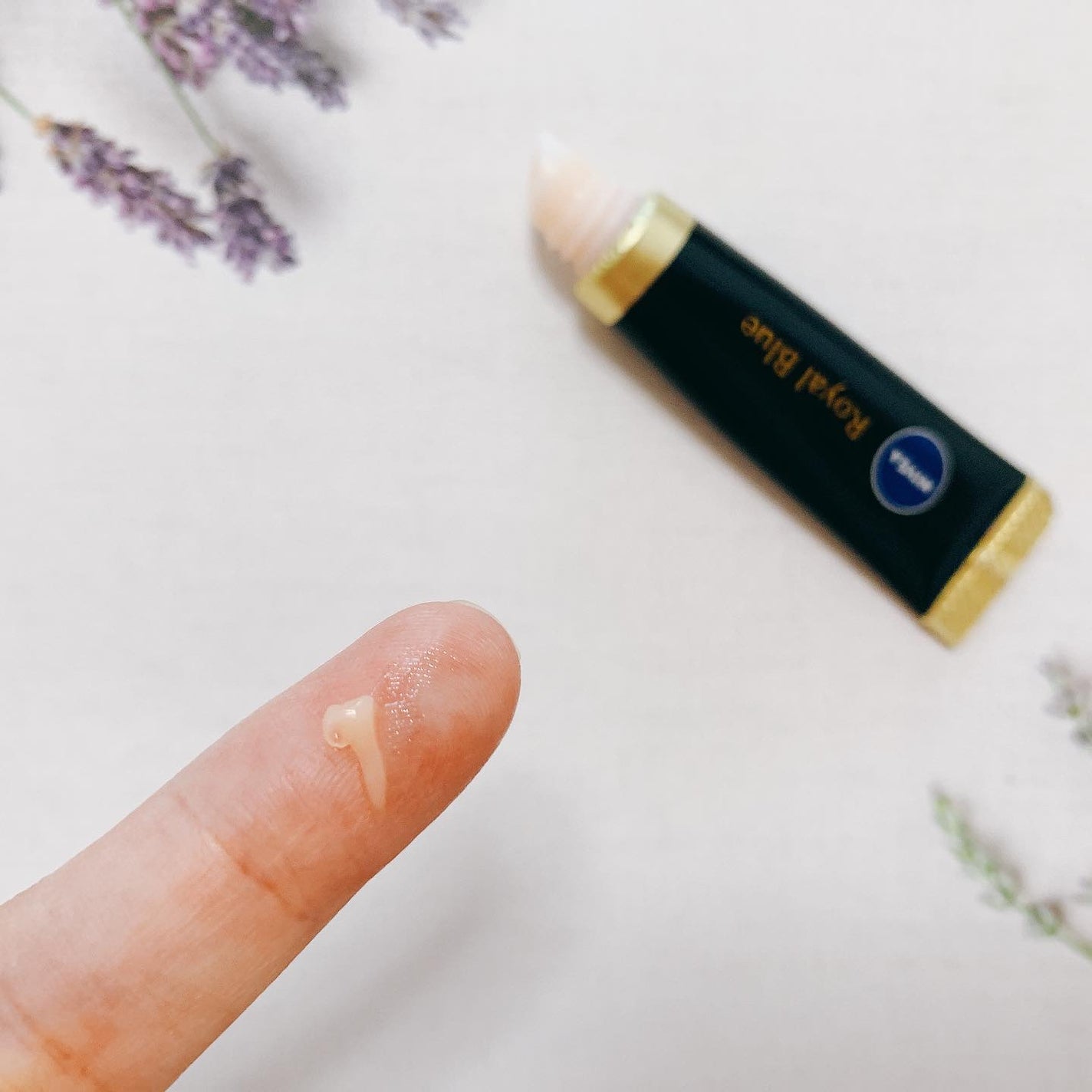 ニベア ロイヤルブルーリップ 濃密美容ケア/ニベア/リップ美容液を使ったクチコミ(2枚目)