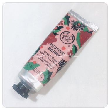 THE BODY SHOP ハンドクリーム フェスティブベリーのクチコミ「みずみずしくてかわいいベリー系の香りのハンドクリームです。
柔らかくて伸びが良いです。
人によ.....」（1枚目）