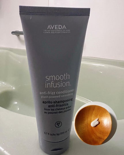 AVEDA スムーズ インフュージョン シャンプー AF/コンディショナー AFのクチコミ「髪を湿気から守り、
うねりを抑え、
扱いやすく導きます。 
うるおいとツヤを与え、
なめらかて.....」(3枚目)