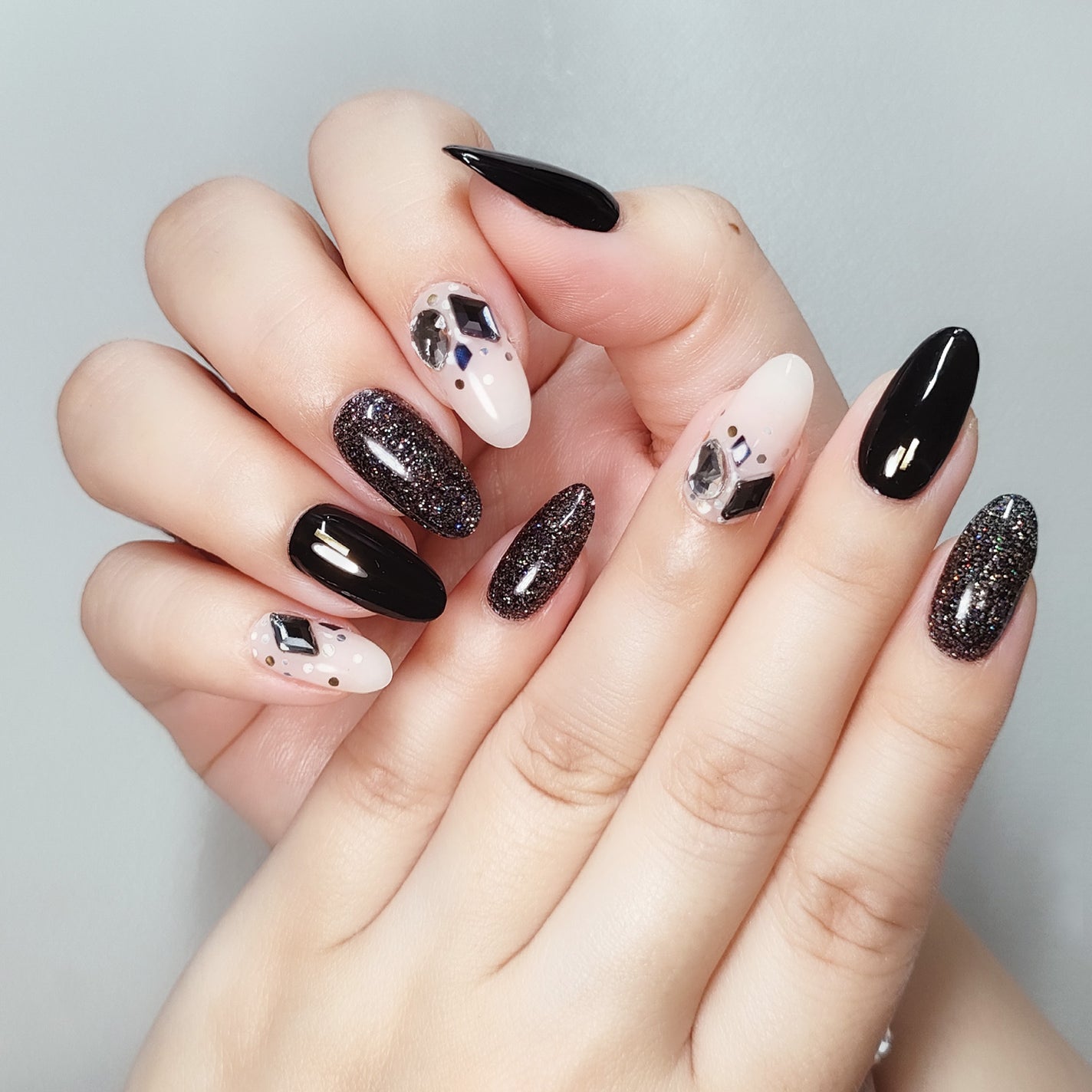 あめの on LIPS 「今週の💅ohora NBlackSwan+α なしたまには黒ネ..」(2枚目)