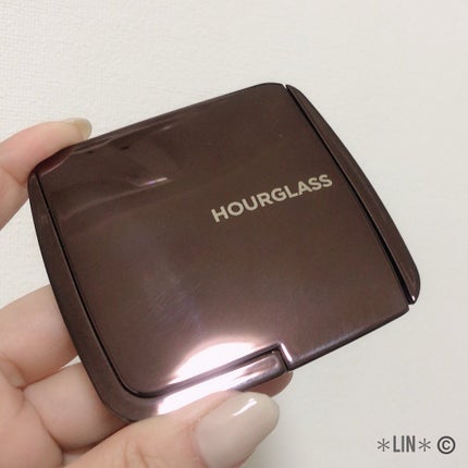 Hourglass Ambient Lighting Powder/HOURGLASS/プレストパウダーを使ったクチコミ(3枚目)