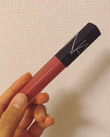 NARS リップグロスN   DOLCE VITA 


これが私の初デパコス🤭💄
2年前にアメリカに住んでいたとき、韓国人の友達に誕生日プレゼントでもらったものです💖


発色は良いですが、優しいくす