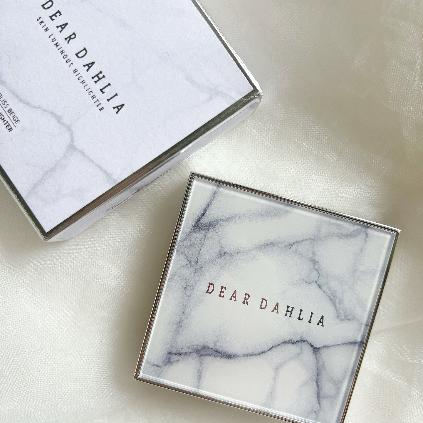 スキンルミナスハイライター/DEAR DAHLIA/パウダーハイライトを使ったクチコミ（2枚目）