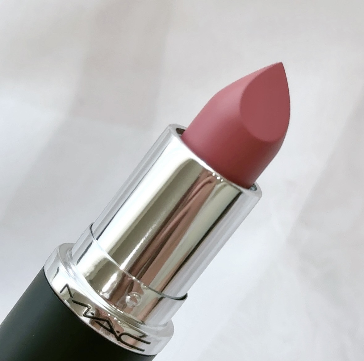 2024年秋新作口紅】マキシマル スリーク サテン リップスティック｜M