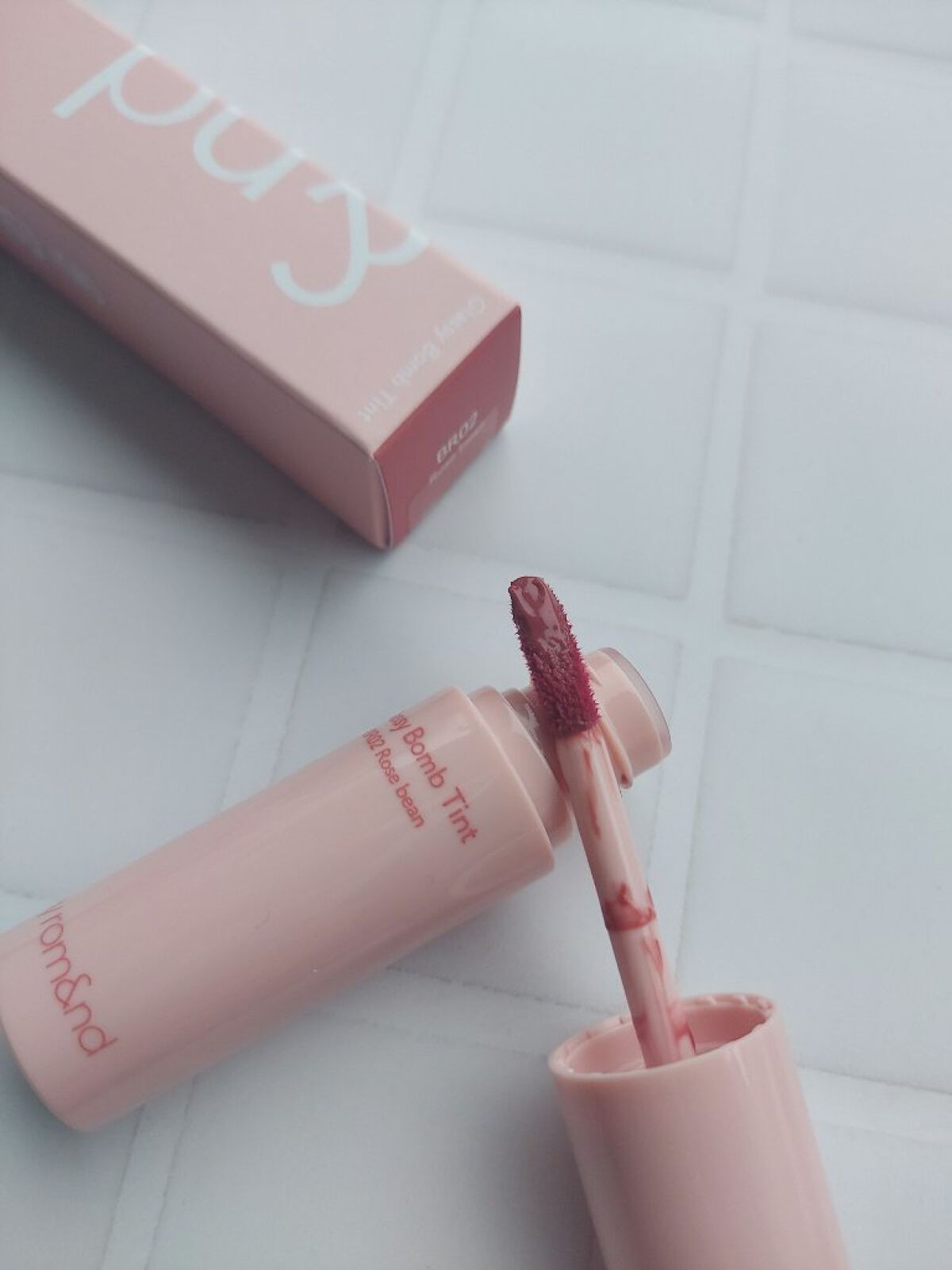 アンドバイロムアンド　グラッシーボムティント/&nd by rom&nd/リップティントを使ったクチコミ（3枚目）