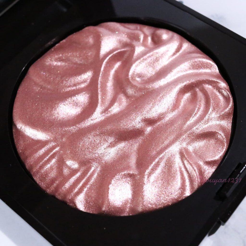 フェイスイルミネーター/ローラ メルシエ/パウダーハイライトを使ったクチコミ(2枚目)