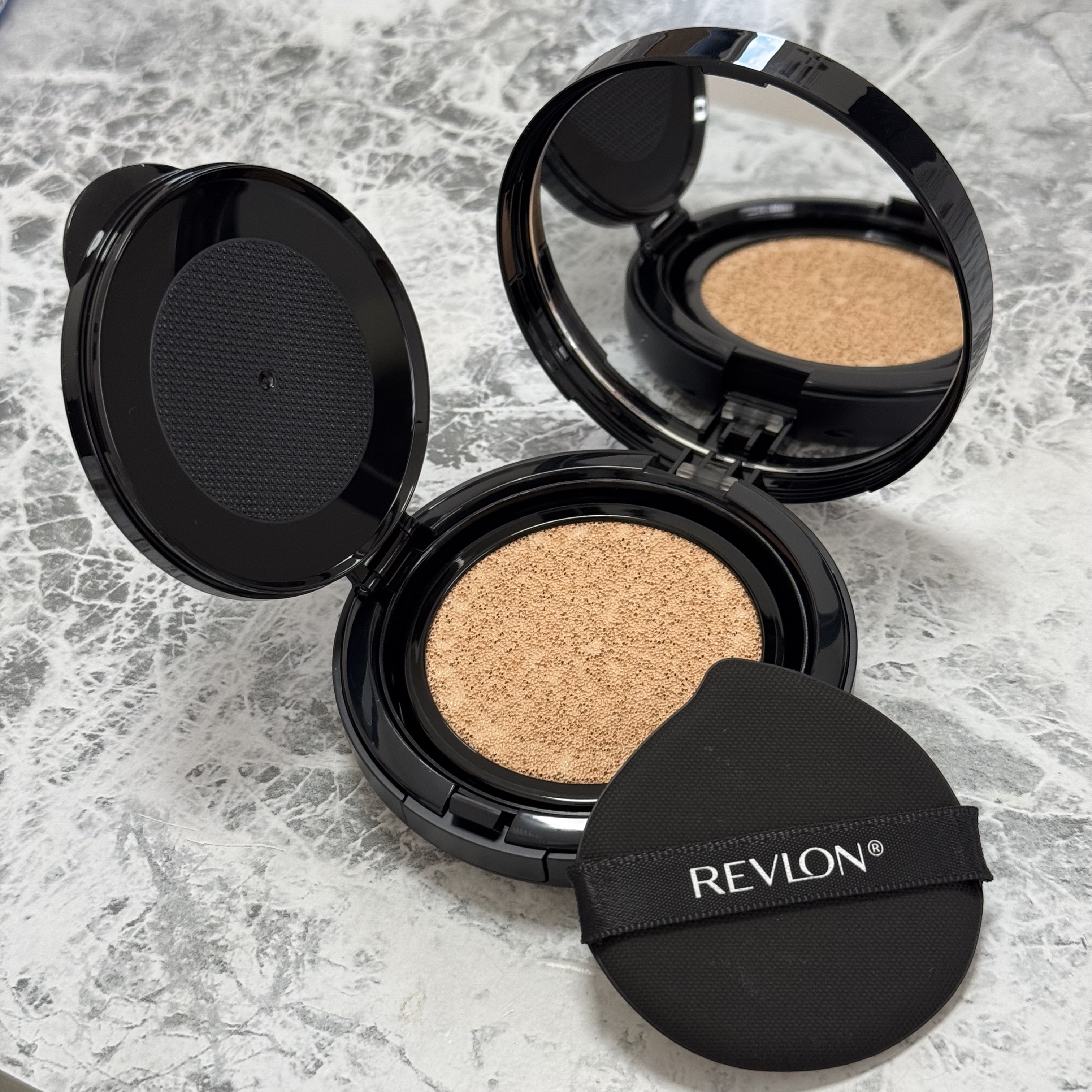 レブロン カラーステイ ロングウェア UV クッション ファンデーション/REVLON/クッションファンデーションを使ったクチコミ（2枚目）