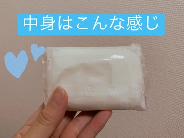 【使った商品】
　カウブランド青箱　さっぱり3コ

【青箱の特徴】
　・さっぱりとした仕上がりに
　・ジャスミン調の香り
　・ソフトな泡立ち

→赤箱🟥　こちらはしっとり派におすすめのようです✨
　・しっとりとした仕上がり
　・ローズ調の香り
　・クリーミィな泡立ち

【どんな人におすすめ？】
　・脂性肌の方に特におすすめ✨
　　乾燥肌よりの方でもおすすめですが、しっとり派は
　　赤箱の方がいいとか。
　
【良いところ】
　・自然成分由来でできている点
　・コスパがいい！
　・ジャスミン調の香りに癒される点

⭐️総評
　ディスカウントスーパーで購入したため、
　3箱で200円以下でした😂
　お財布にも肌にも優しいのでリピート決定です✨
#青箱#さっぱり#カウブランドの画像 その1