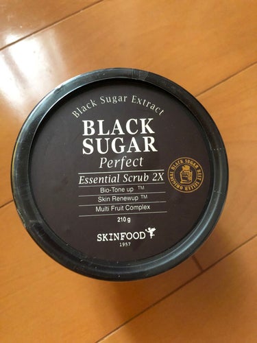 ブラックシュガー パーフェクト エッセンシャル スクラブ2X/SKINFOOD/洗い流すパック・マスクを使ったクチコミ（1枚目）