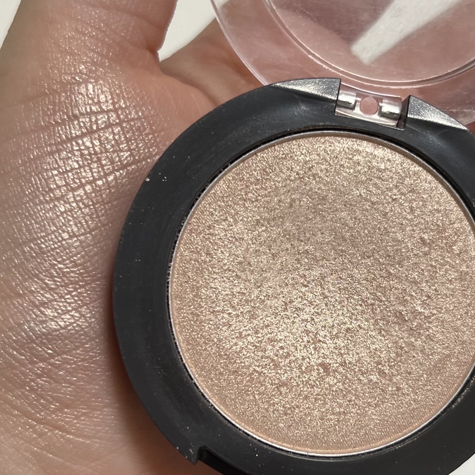 オーロラシマー ハイライター/innisfree/パウダーハイライトを使ったクチコミ（2枚目）