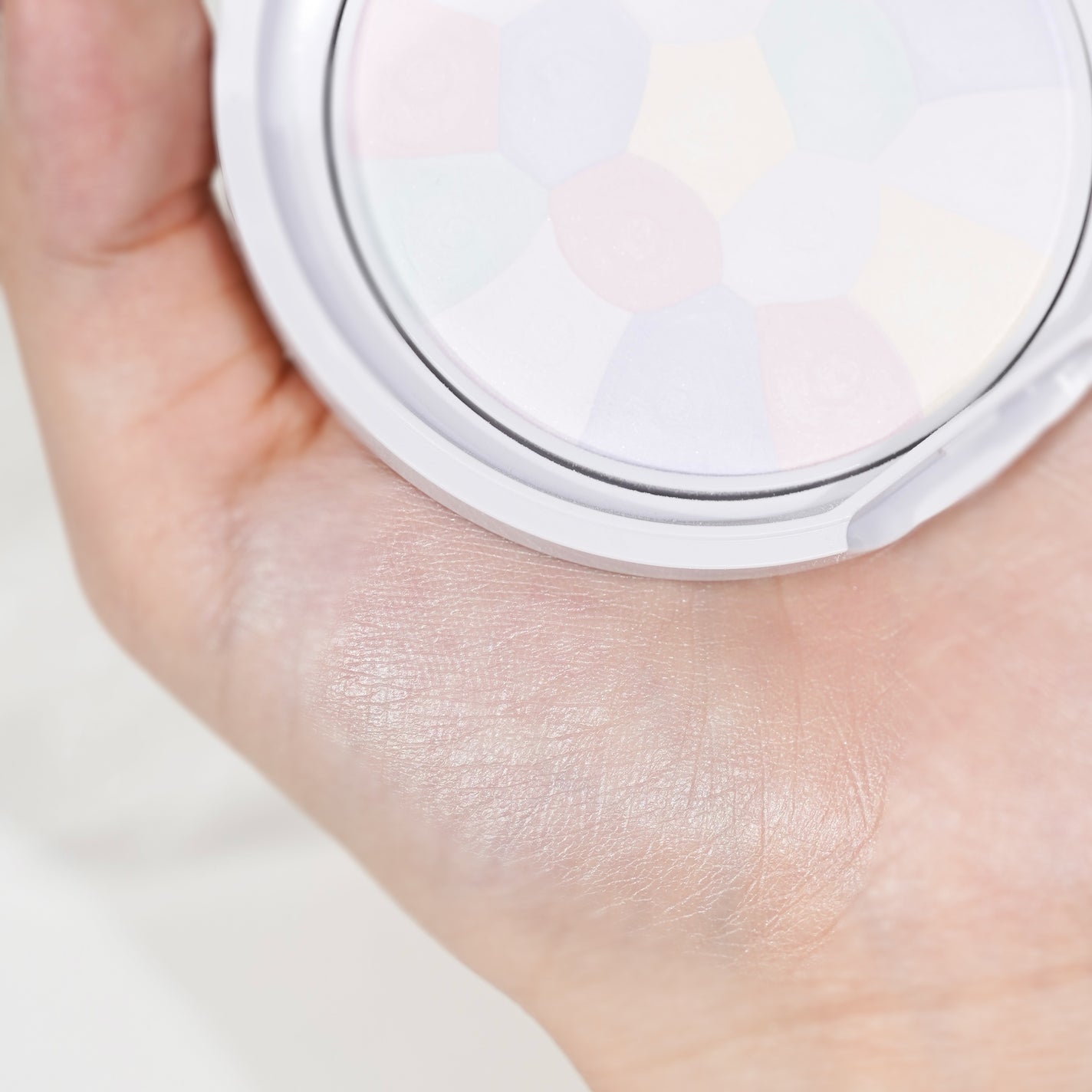 イルミネイティングフィニッシュパウダー ~Abloom~/キャンメイク/プレストパウダーを使ったクチコミ(3枚目)