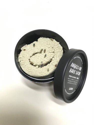 LUSH«天使の優しさ»😍
この洗顔料は以前紹介させていただいたハーバリズムより保湿力が高いです！
そんなに気にならないんですが、洗う時床にラベンダーが落ちます。
香りは苦手な方もいるかもしれません
.