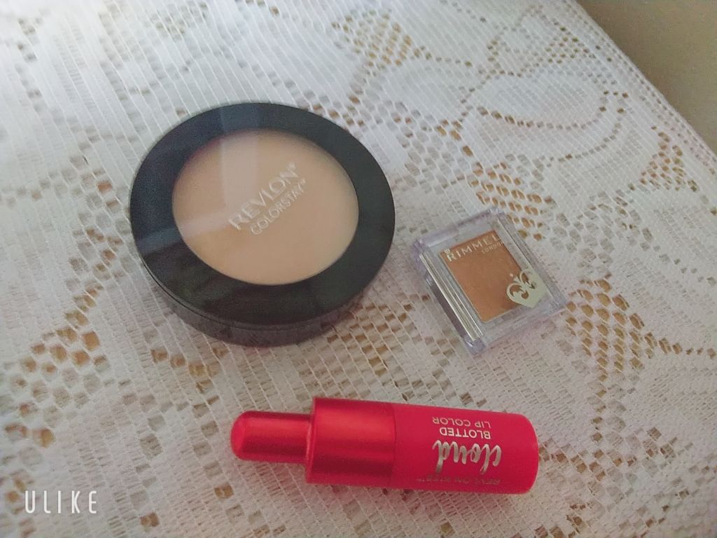 キス クラウド ブロッテッド リップ カラー/REVLON/口紅を使ったクチコミ（1枚目）