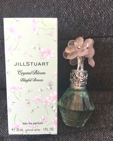 ジルスチュアート
クリスタルブルーム ブリスフルブリーズ　オードパルファン

久しぶりの投稿になります
この香水は5月に発売されたもので、発売されてすぐ購入しました。
香りがとにかく好きすぎて、お出かけ
