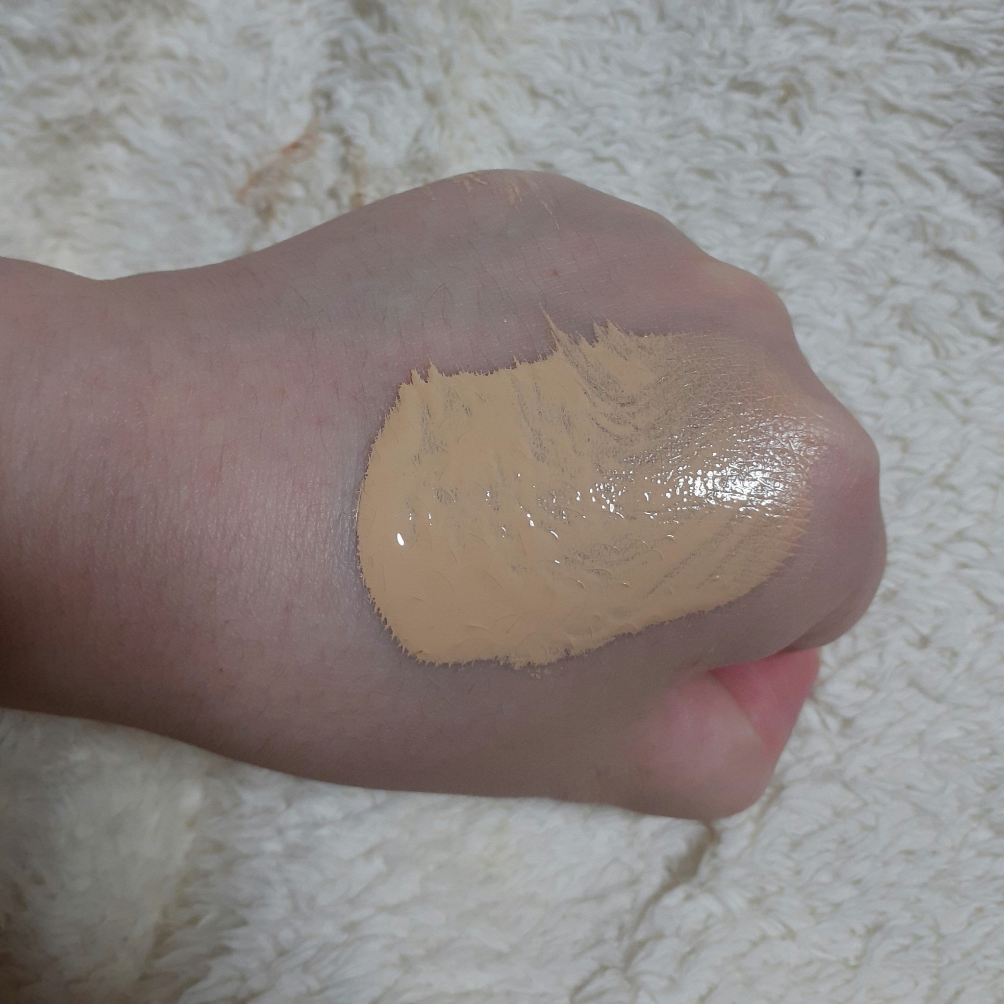 愛されファンデ 01 ライトベージュ/b idol/リキッドファンデーションを使ったクチコミ（3枚目）