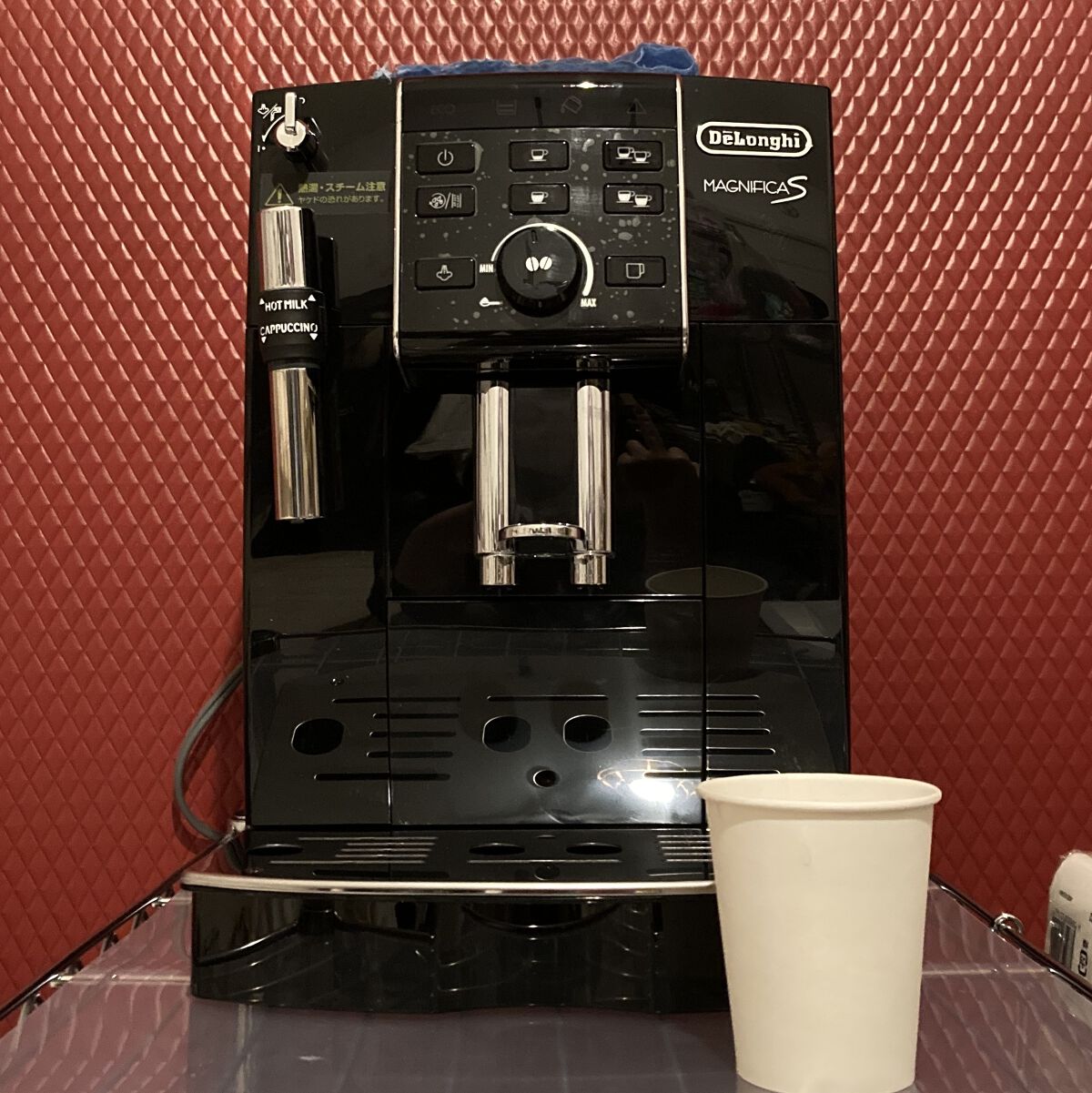 コーヒーメーカー買ったった。全自動！マグニフィカくん！タイマー機能があれば最強だったかな〜。でも部屋でコーヒー飲放題になった。良い。

そのほかのニュースは特にない。また新たに生火傷したり火傷の水脹れの皮を剥ぎすぎて乾燥して痒いとか？それく