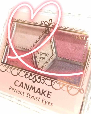 🎀CANMAKE🎀
パーフェクトスタイリストアイズ14番

全体的に赤みのあるパレットです❣️

私は左上のくすみピンクがお気に入りで
単色で出していただきたいカラーNo.1です🌸笑

2色のレッドはナ