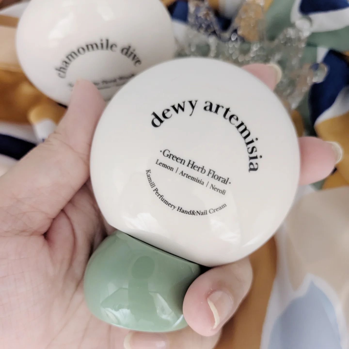 パフューマリー ハンド＆ネイルクリーム デューイアルテミシア 50ml/カミール/ハンドクリームを使ったクチコミ（2枚目）