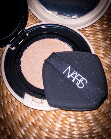 ピュアラディアントプロテクション アクアティックグロー クッションファンデーション SPF50+／PA+++ 00508/NARS/クッションファンデーションを使ったクチコミ（2枚目）