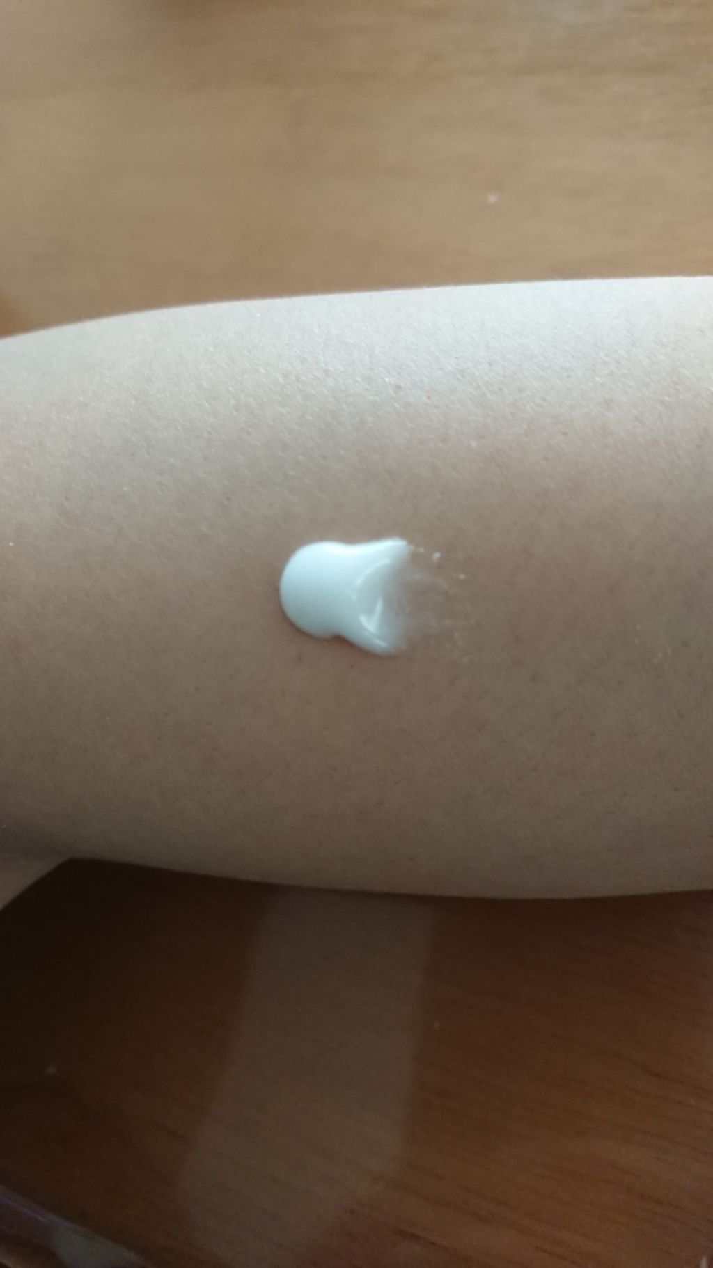 ブリリアンス スキンイルミネーティング　ＳＨ/JERGENS(ジャーゲンズ)/ボディクリームを使ったクチコミ（2枚目）