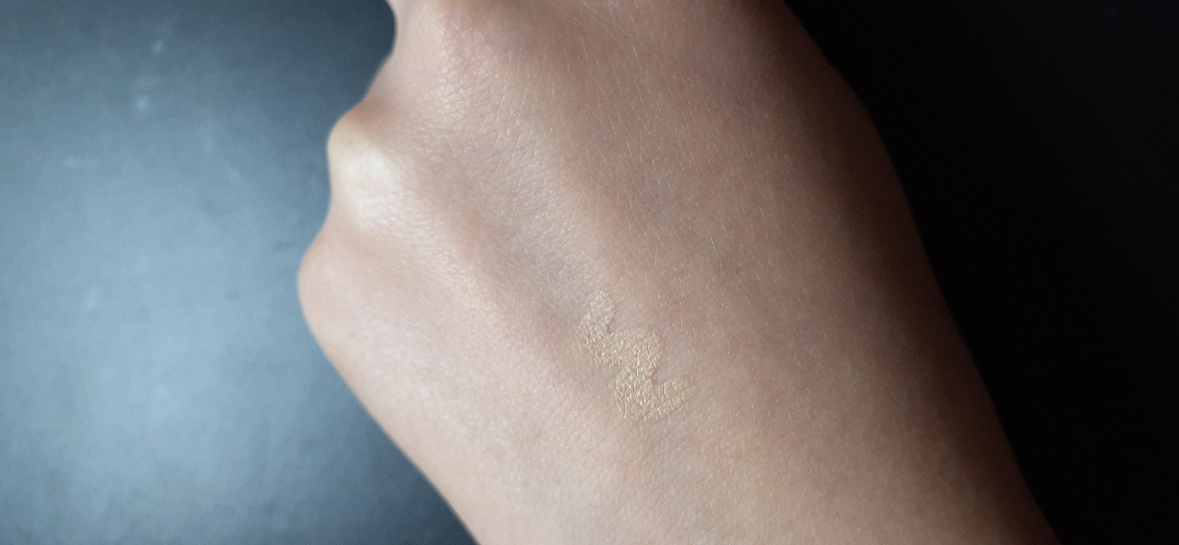 DAISO ＆. ポイントカバーAのクチコミ「ちょっと前にDAISOで購入！

&.のコンシーラー
私は一番明るい01aを購入しました。
私.....」（2枚目）