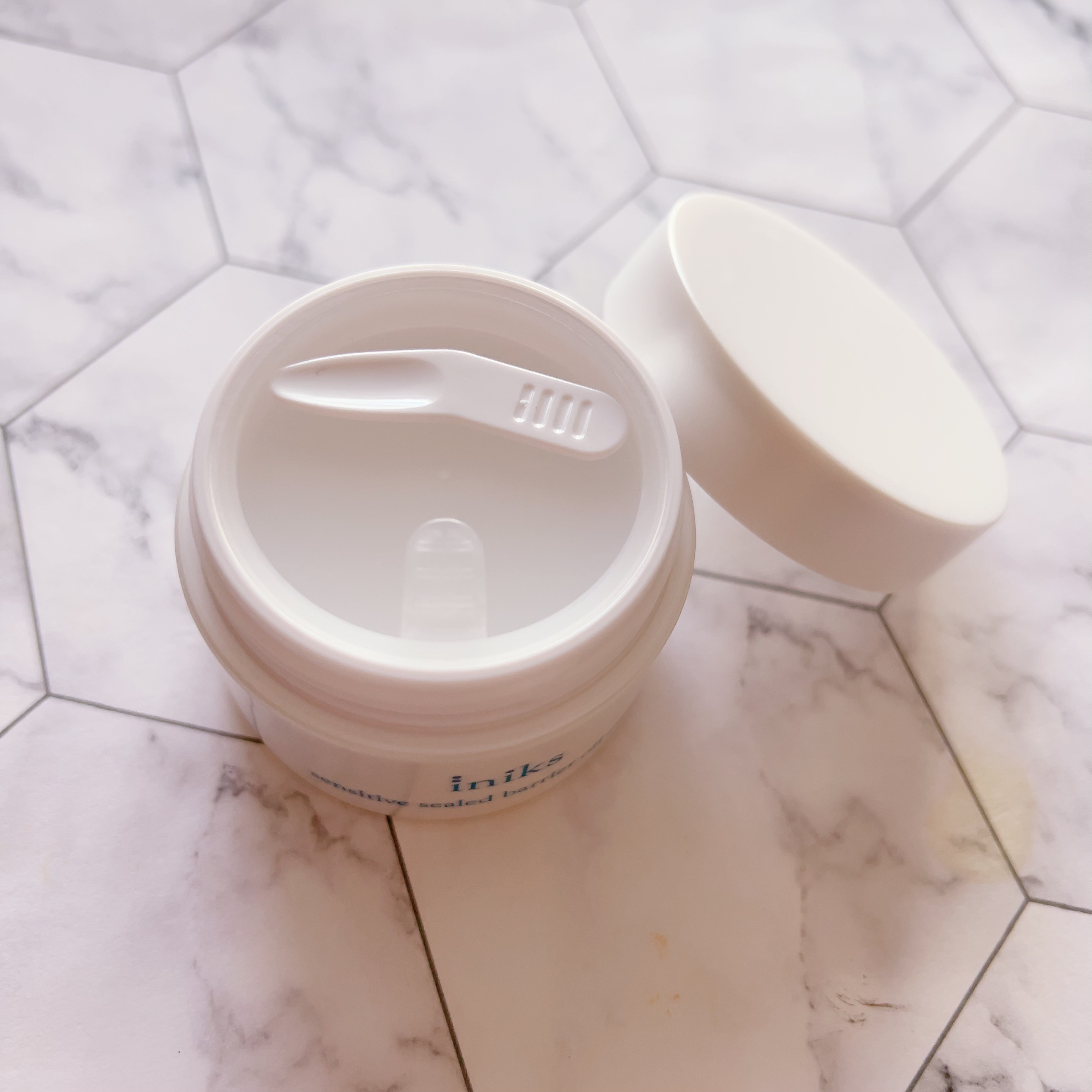 センシティブ シールドバリア オイルクリーム/iniks/フェイスクリームを使ったクチコミ（2枚目）