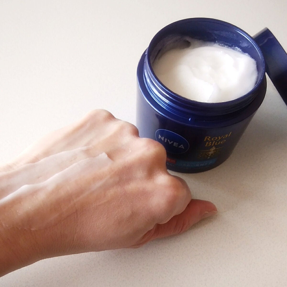 ニベア ロイヤルブルーボディクリーム うるおい密封ケア/ニベア/ボディクリームを使ったクチコミ(2枚目)
