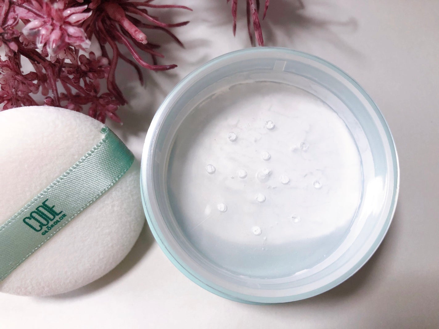 オイルカットパウダー/CODE GLO KOLOR/プレストパウダーを使ったクチコミ(3枚目)