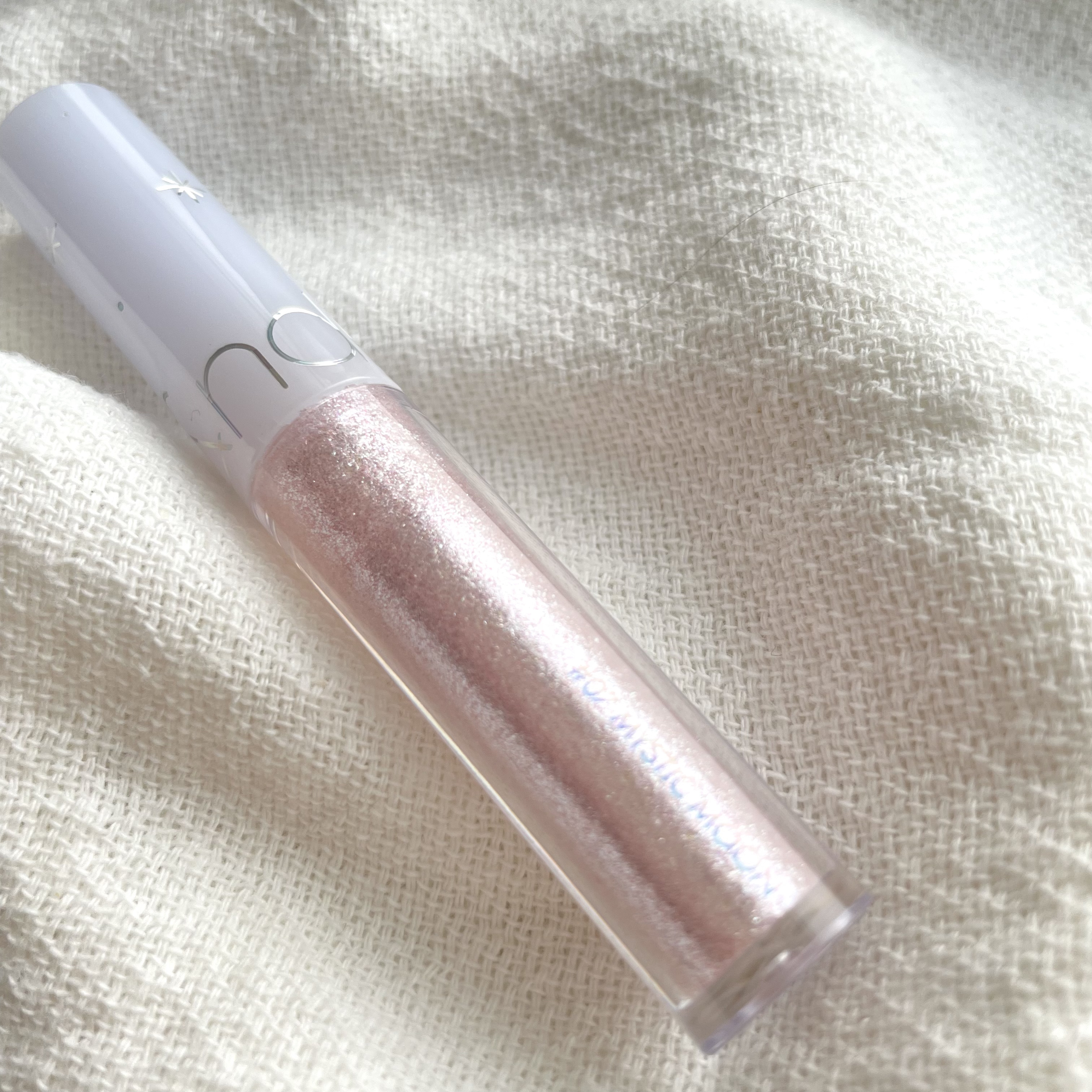 リキッド グリッター シャドウ 07 ミスティックムーン(MYSTIC MOON)/rom&nd/グリッターを使ったクチコミ（2枚目）