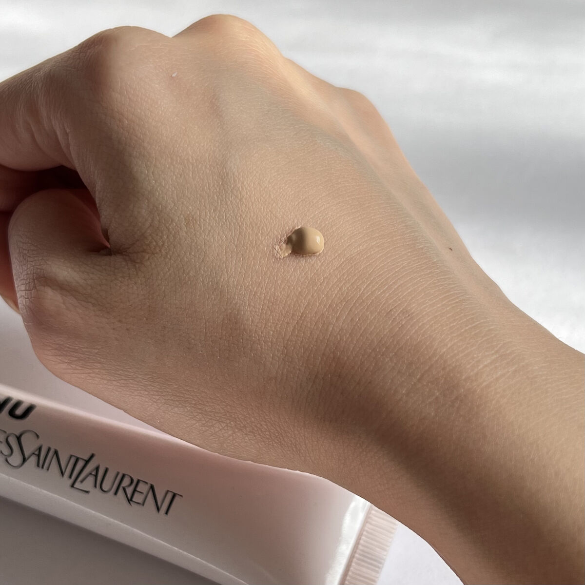 NU BARE LOOK TINT/YVES SAINT LAURENT BEAUTE/リキッドファンデーションを使ったクチコミ（3枚目）